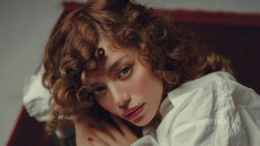 corte borboleta em cabelo cacheado